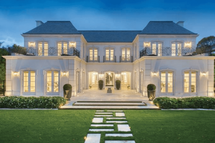 mẫu thiết kế biệt thự 2 tầng chữ U tân cổ điển